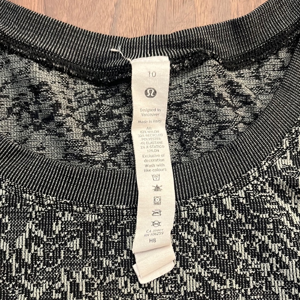 Lululemon size 10
